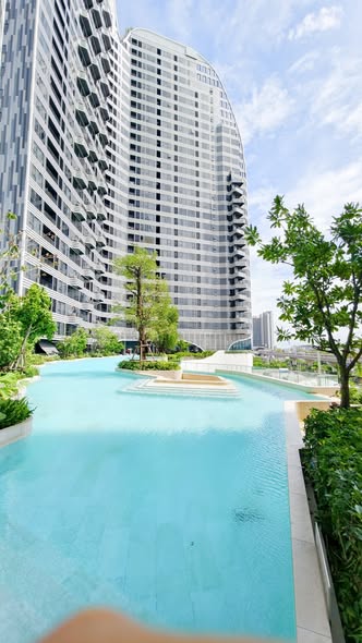 pool of Ideo Mobi Sukhumvit Eastpoint