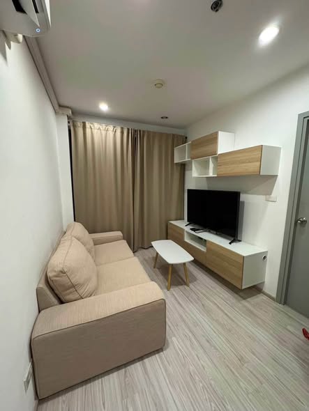 living room and bedroom of Ideo Mobi Wongsawang Interchange