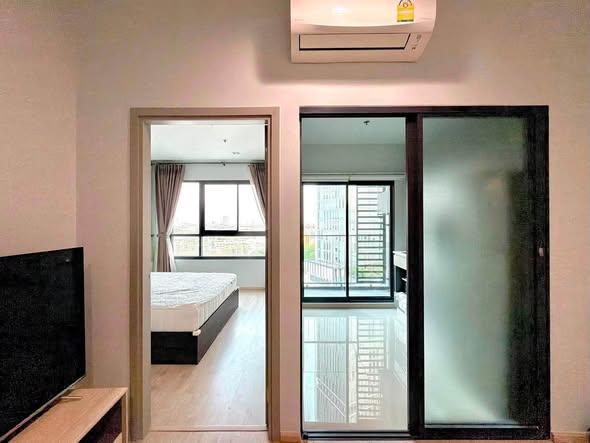 bedroom and room interior of Ideo New Rama 9