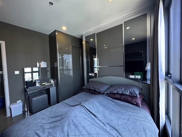 bedroom and room interior of Ideo Q Ratchathewi