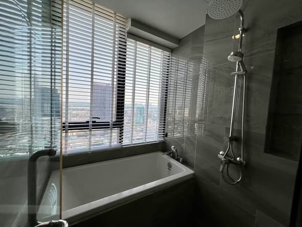 bathroom of Ideo Q Sukhumvit 36