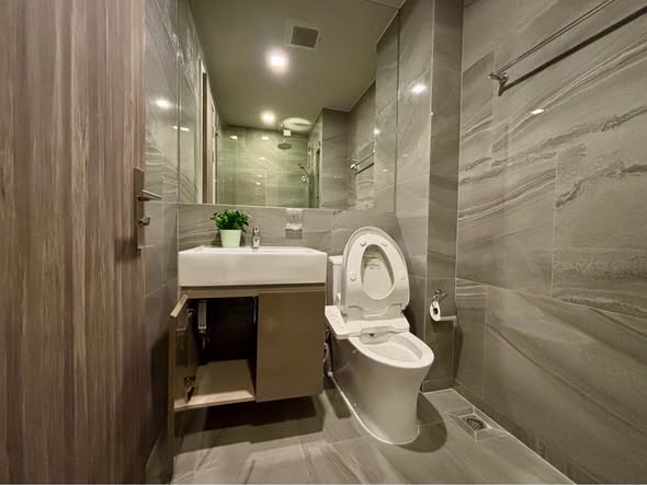 bathroom of Ideo Q Sukhumvit 36