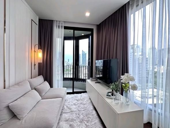 bedroom and living room of Ideo Q Sukhumvit 36