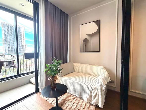 bedroom and living room of Ideo Q Sukhumvit 36