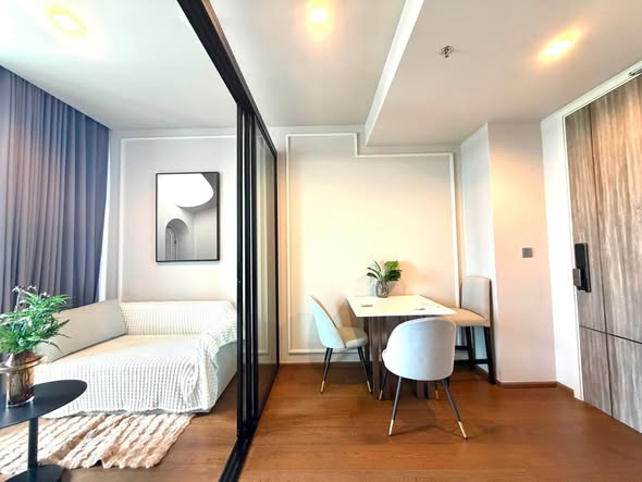 bedroom and room interior of Ideo Q Sukhumvit 36