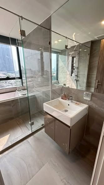 room interior and bathroom of Ideo Q Sukhumvit 36