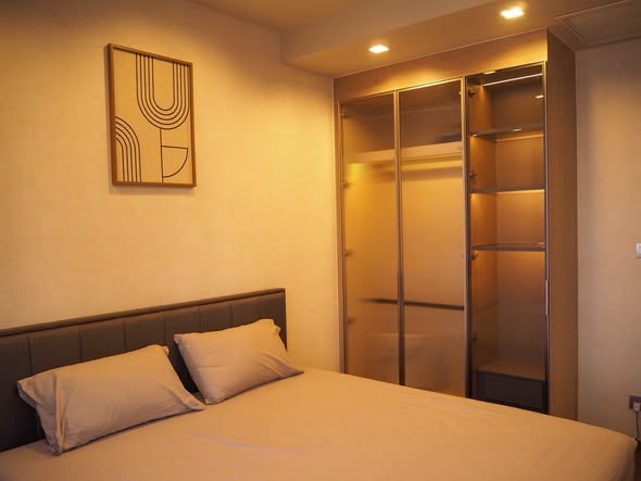 bedroom of Ideo Q Victory