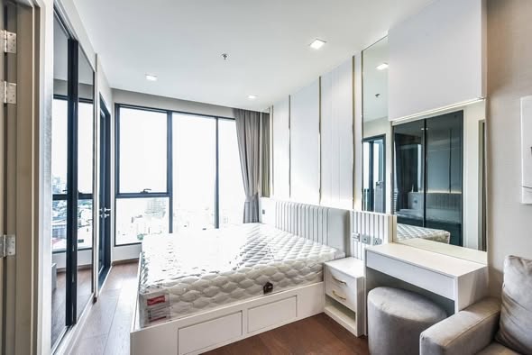 bedroom of Ideo Q Victory