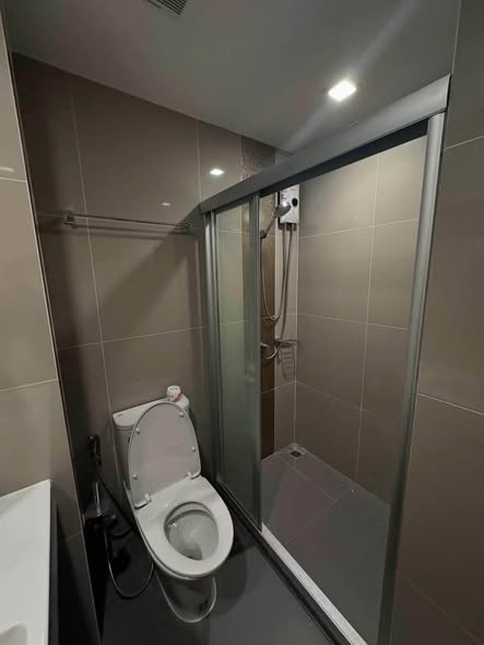 bathroom of IDEO Rama9 – Asoke