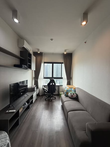 living room and bedroom of IDEO Rama9 – Asoke