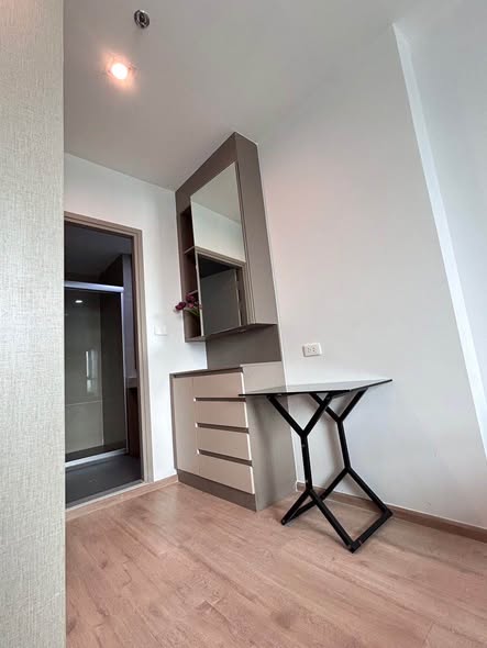 room interior and bathroom of IDEO Rama9 – Asoke