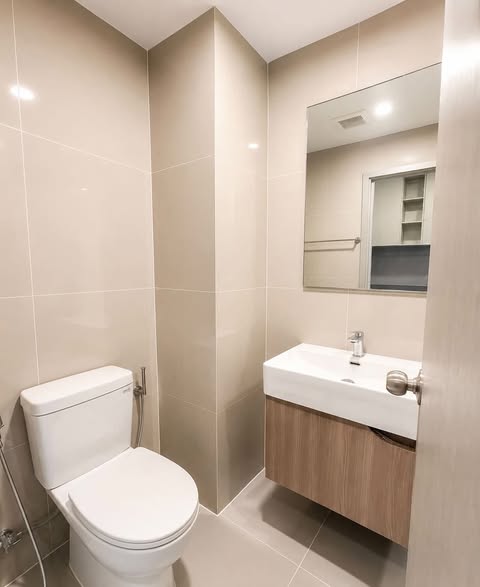 bathroom of Ideo Ramkamhaeng Lamsali Station