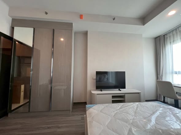 bedroom and room interior of Ideo Ramkamhaeng Lamsali Station