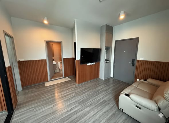 bedroom and room interior of Ideo Ramkamhaeng Lamsali Station