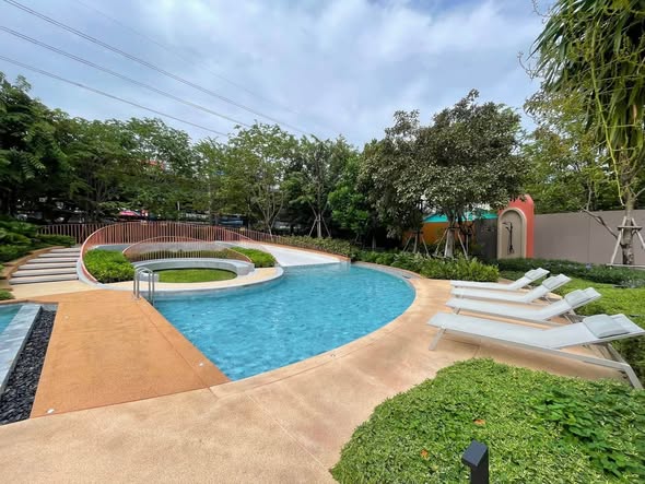 pool of Ideo Ramkamhaeng Lamsali Station