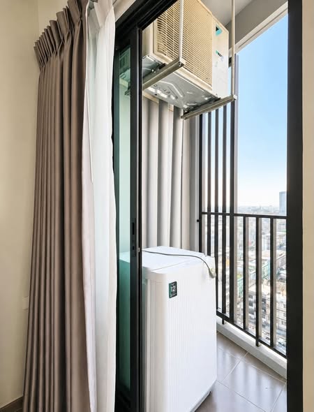 room interior and bathroom of Ideo Ramkamhaeng Lamsali Station