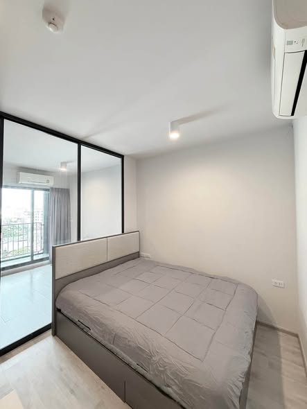 bedroom and room interior of Ideo Ratchada-Sutthisan