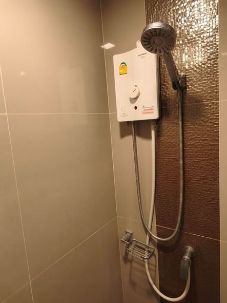 bathroom of Ideo Sathon-Wongwian Yai