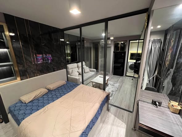 bedroom and room interior of Ideo Sathon-Wongwian Yai