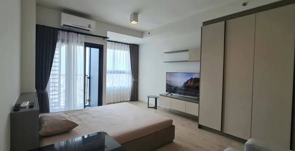 bedroom and room interior of Ideo Sathon-Wongwian Yai