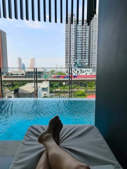 pool of Ideo Sathon-Wongwian Yai