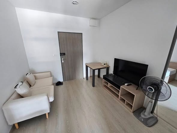 bedroom and living room of IDEO Sukhumvit 115
