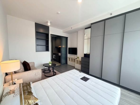 bedroom and room interior of Ideo Sukhumvit 93