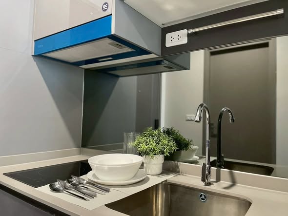 bathroom and kitchen of IDEO Sukhumvit Rama 4 ไอดีโอ สุขุมวิท-พระราม 4