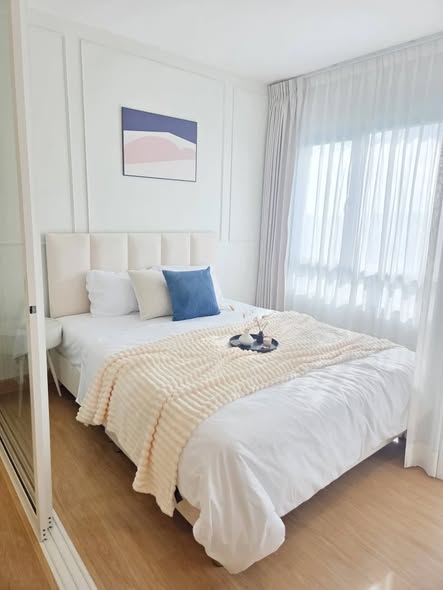 bedroom of Iris Avenue