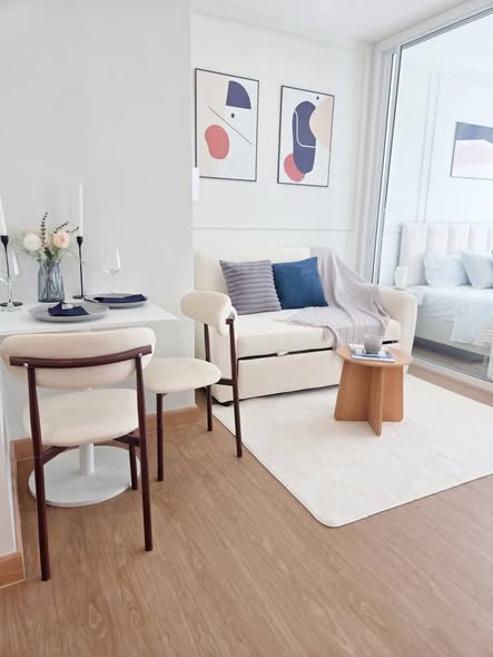 living room of Iris Avenue