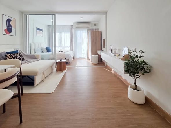 living room and bedroom of Iris Avenue