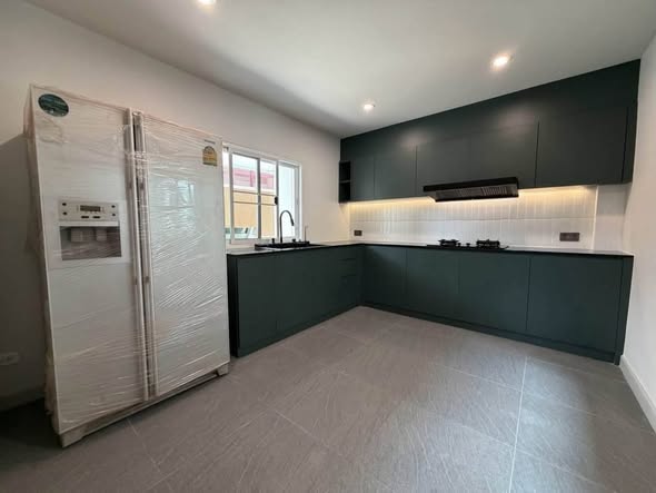 kitchen of Issara Residence Rama 9 (อิสสระ เรสซิเดนซ์ พระราม 9)