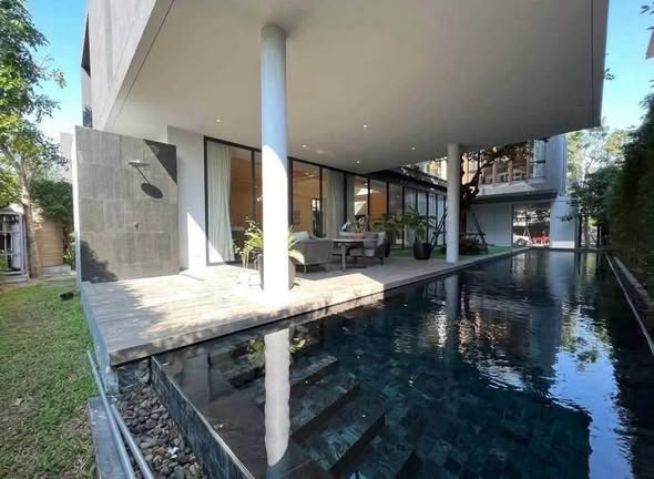 pool of Issara Residence Rama 9 (อิสสระ เรสซิเดนซ์ พระราม 9)