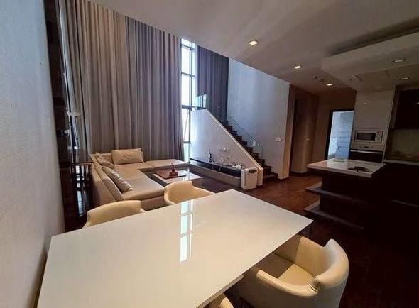 living room and bedroom of Ivy Ampio