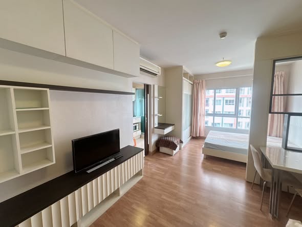 bedroom of IVY River Condo