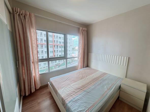 bedroom of IVY River Condo