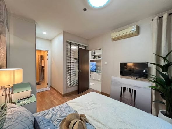 bedroom of IVY River Condo