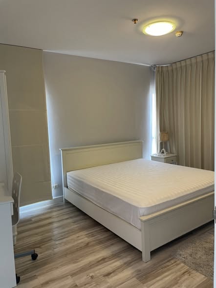 bedroom of IVY River Condo
