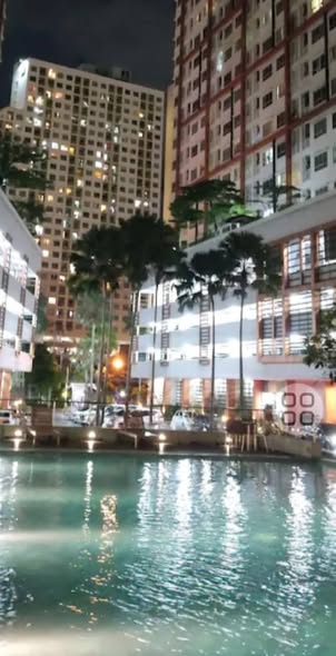 pool of IVY River Condo