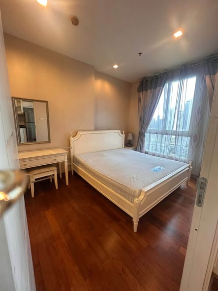 bedroom of Ivy Sathon 10