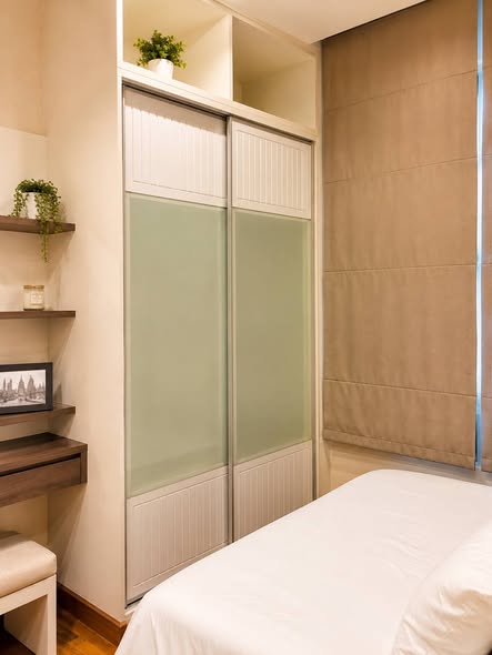 bedroom and room interior and bathroom of Ivy Sathon 10