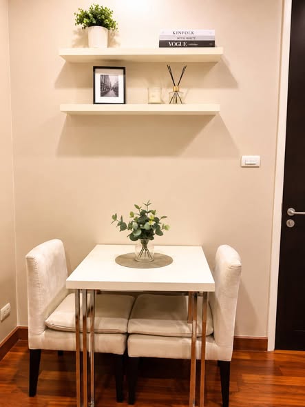 room interior of Ivy Sathon 10