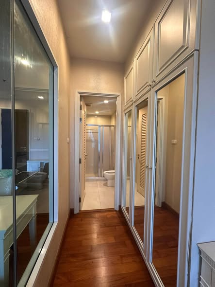 room interior of Ivy Sathon 10