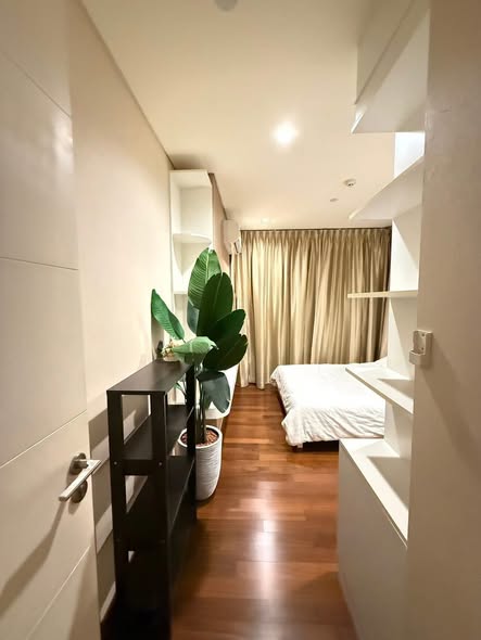 bedroom of IVY THONGLOR
