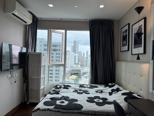 bedroom of IVY THONGLOR