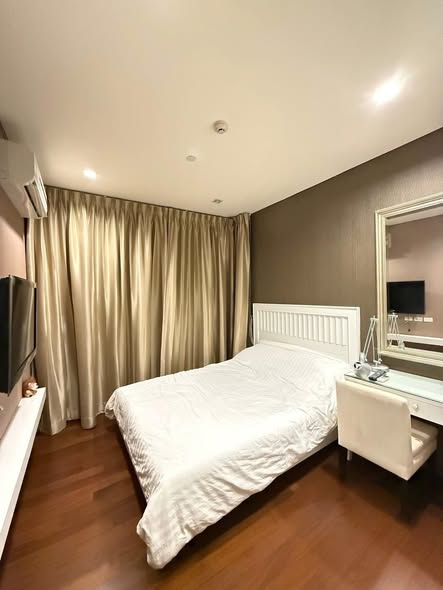 bedroom of IVY THONGLOR