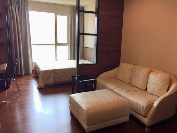 living room and bedroom of IVY THONGLOR
