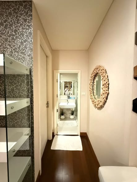 room interior and bathroom of IVY THONGLOR