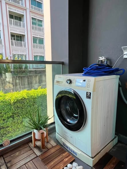 bathroom of JRY Rama 9 Condominium
