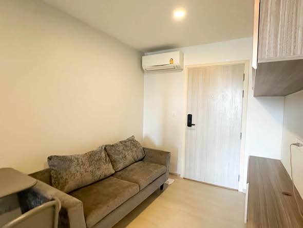 bedroom and room interior of Kensington 63